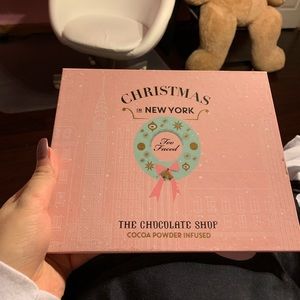 “Christmas in New York” Limited Edition Pallet